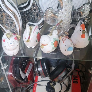 거실 장식장정리[일본빈티지] 액막이와 복을 부르는 토령 5종 세트 장식장 안에서 고이 잠자던 귀한 분들입니다. 많이