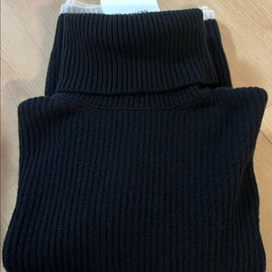 몽클레어 울 블랙로고 폴라니트 S