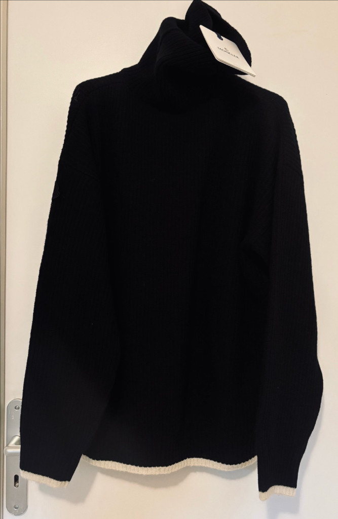 몽클레어 울 블랙로고 폴라니트 S--1