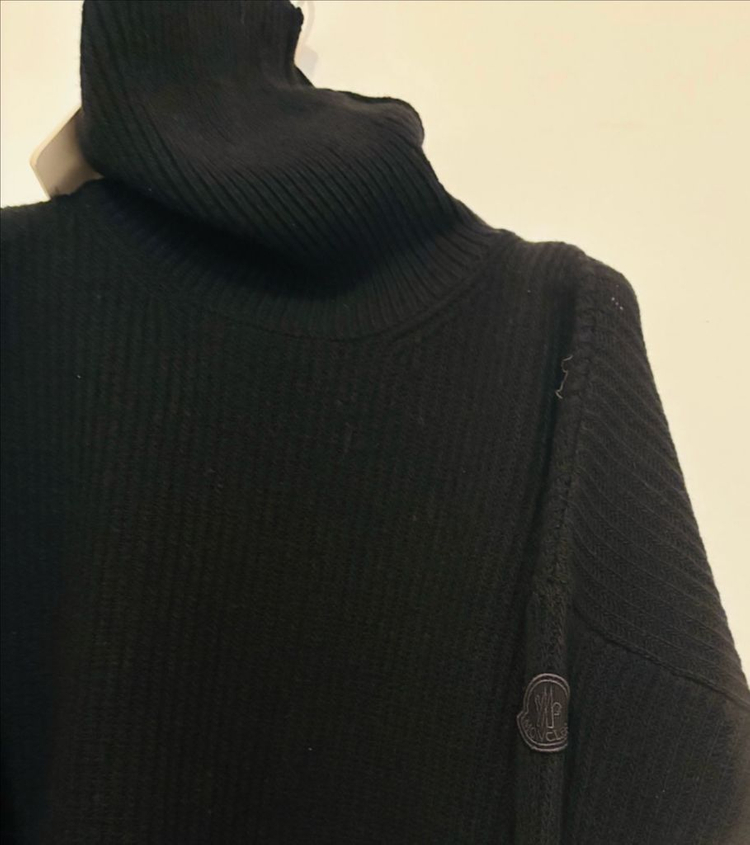 몽클레어 울 블랙로고 폴라니트 S--5