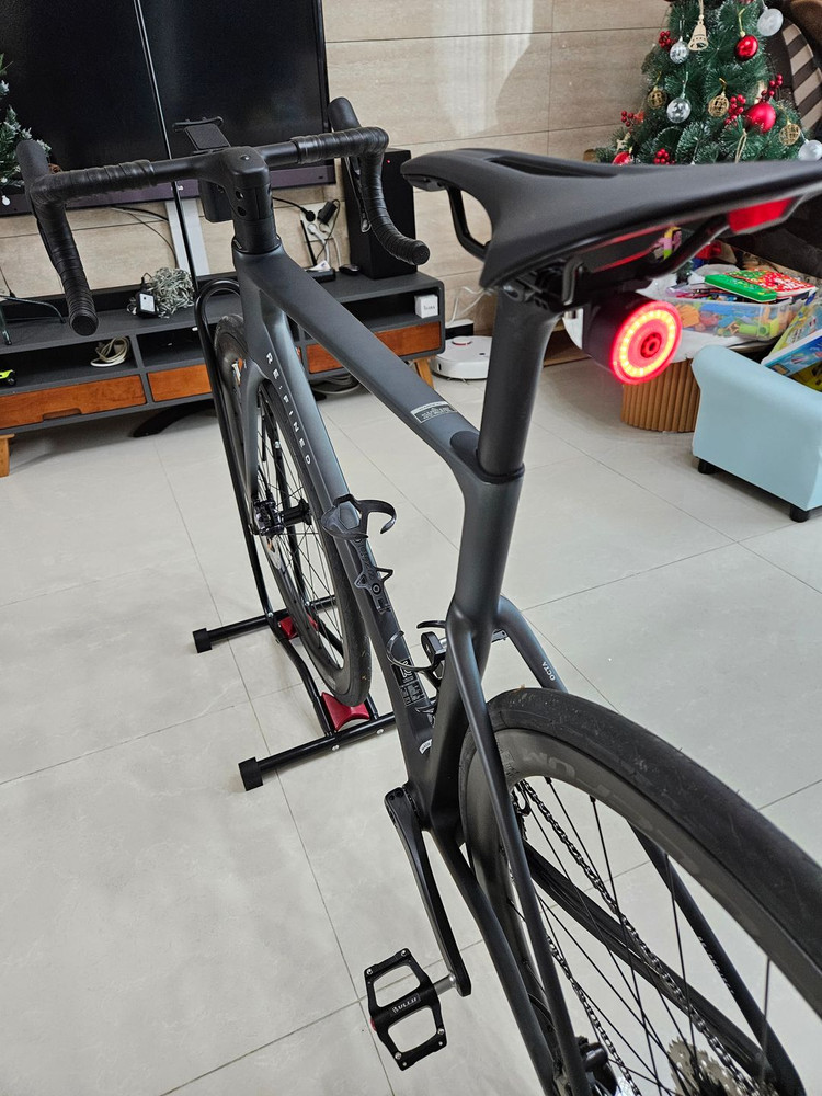 리파인드8 OCTA 시마노 울테그라 di2 펄크림 카본 휠셋 (안데스 메탈/ M) 팝니다.(미사용 용품포함)--1