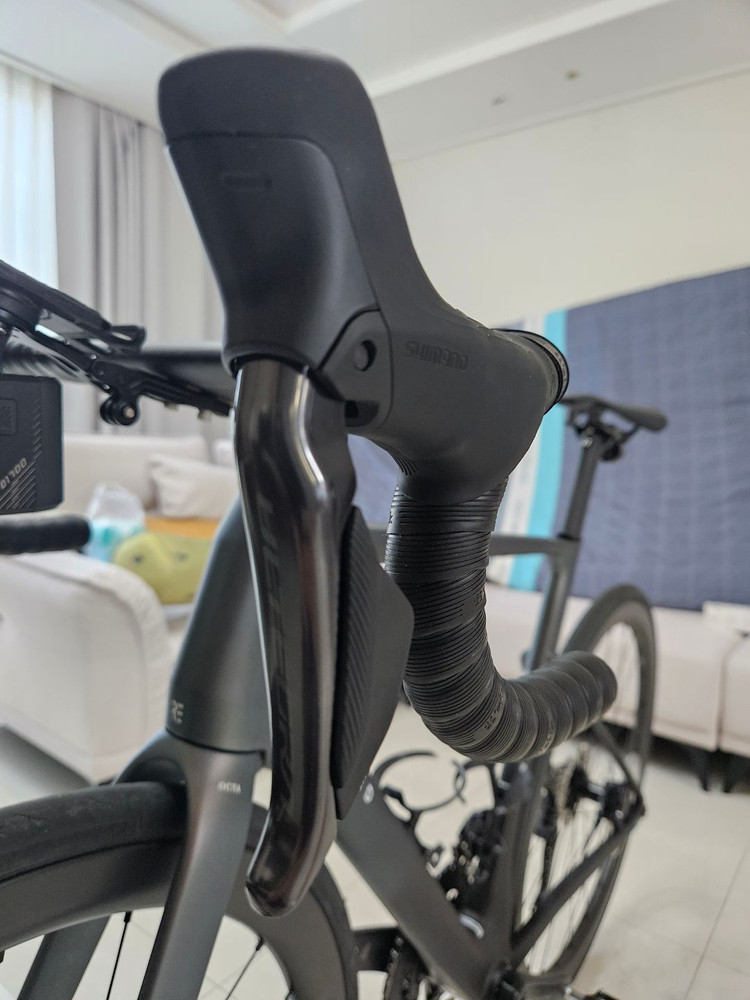 리파인드8 OCTA 시마노 울테그라 di2 펄크림 카본 휠셋 (안데스 메탈/ M) 팝니다.(미사용 용품포함)--4