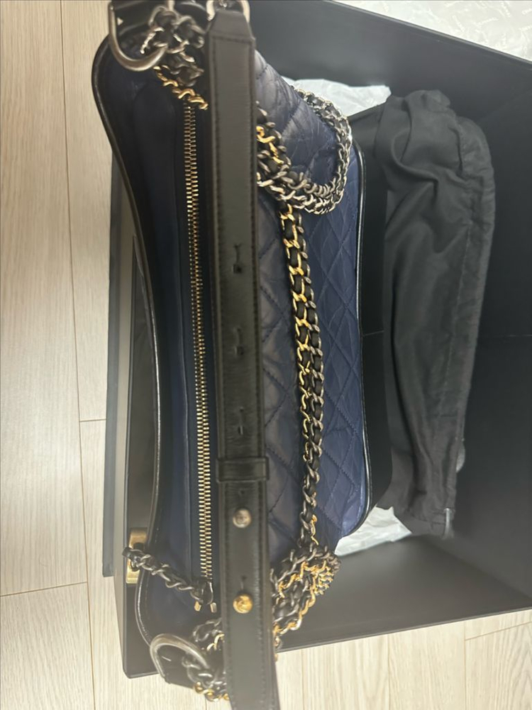 샤넬 가브리엘 호보백 미듐 이미지