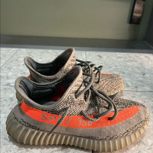 아디다스 이지부스트 350 V2 벨루가 이미지