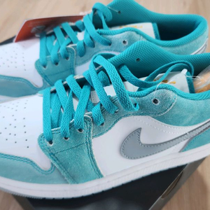 나이키 에어조던 1 로우 에메랄드