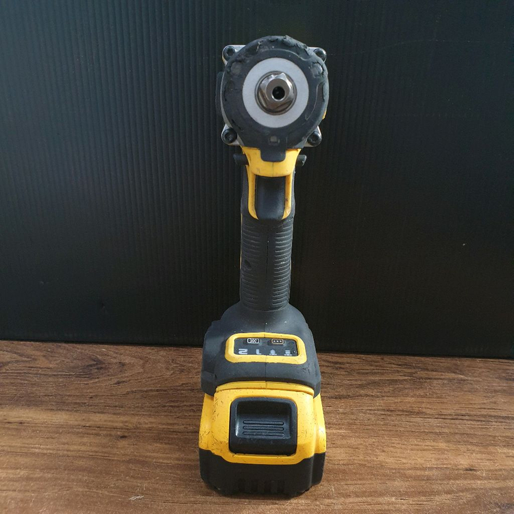 디월트 충전 임팩 렌치 DCF922 배터리포함--1