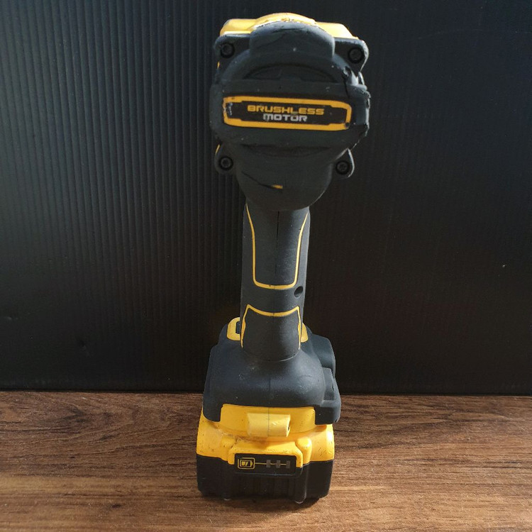 디월트 충전 임팩 렌치 DCF922 배터리포함--3