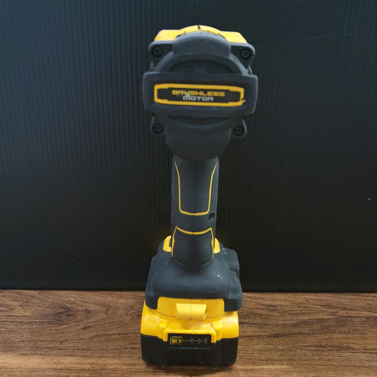 디월트 충전 임팩 렌치 DCF922 배터리포함--3