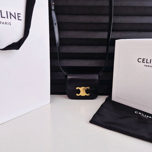 셀린느 트리옹프 카프스킨 미니백 블랙 (상태 매우 좋아요!)