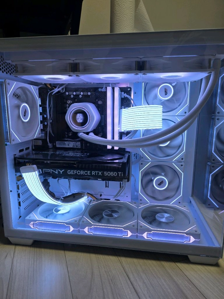 라이젠7 7800X3D RTX5060TI 16GB 본체 팝니다 이미지