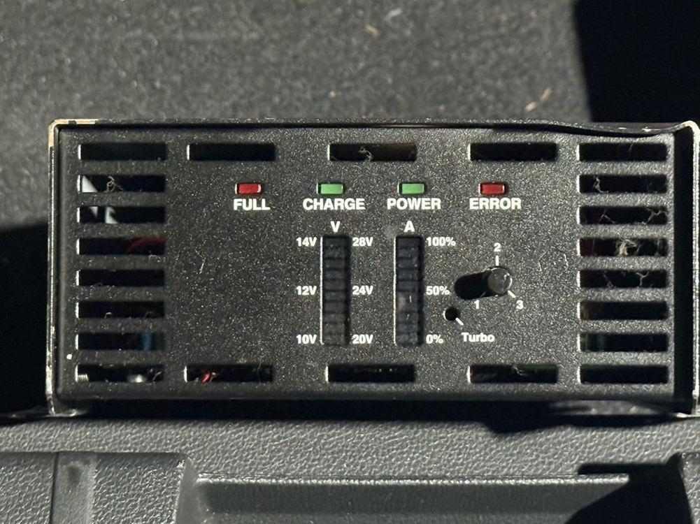 팅클발전소 충전기 인버터 12V 30A 전시차용 캠핑용 파워뱅크 TP-1230 이미지