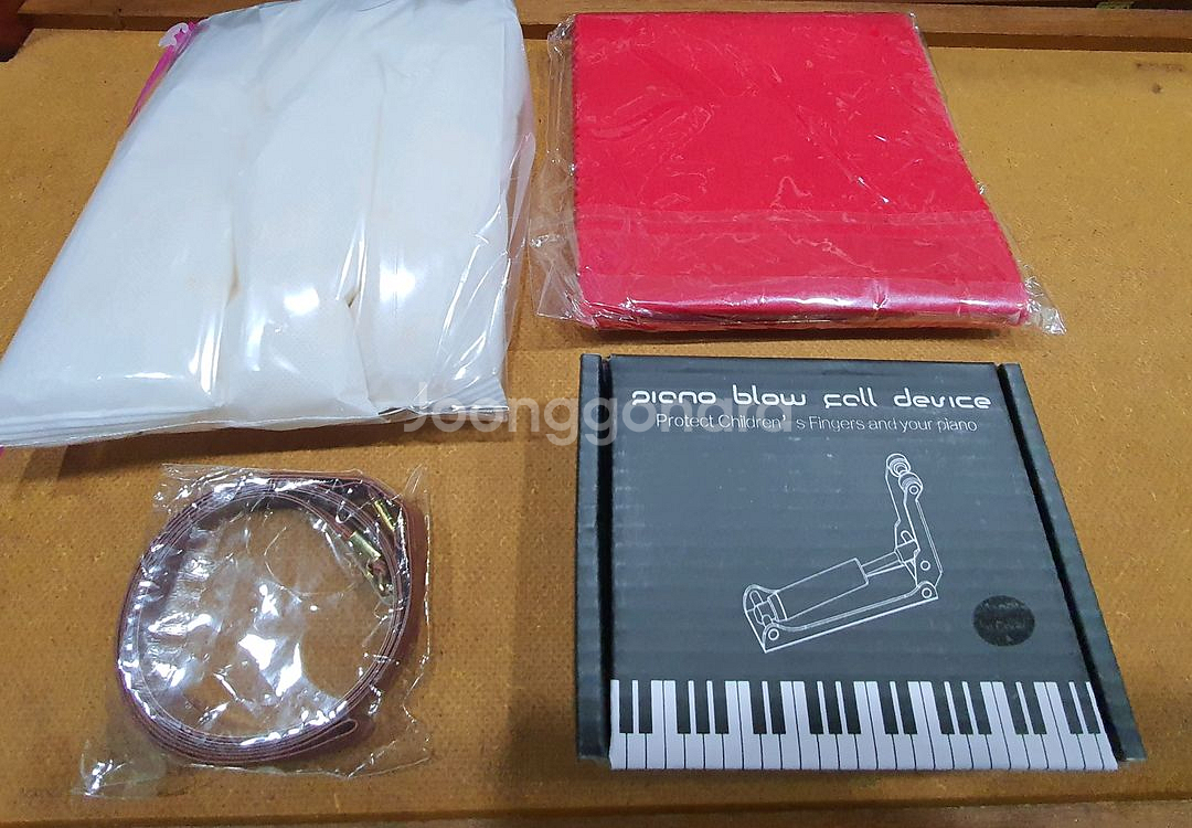 삼익 업라이트 중고 피아노 팝니다. 아파트에서도 사용 할 수 있도록 방음 가능.--5