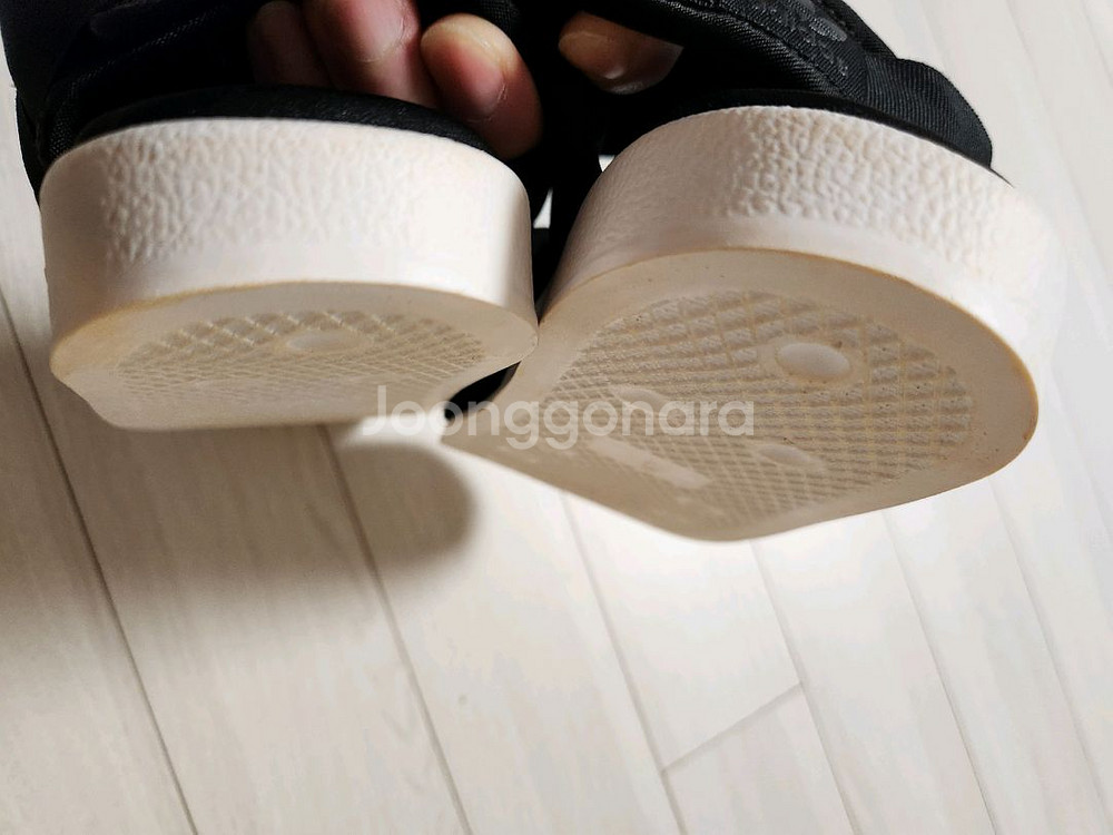 아디다스 아딜렛 샌들 2.0 사이즈245바닥면 오염외에는 새거처럼 깨끗해요^^--2