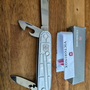 스위스아미 나이프 스파르탄 실버테크 판매합니다.