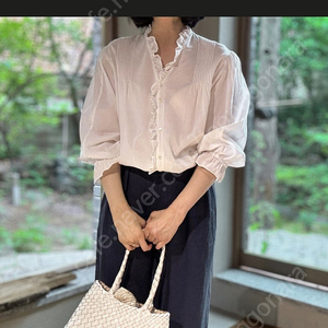 미라지샵 러플블라우스 9만원 새상품