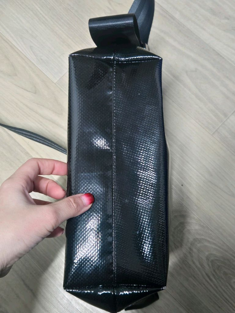 프라이탁 올블랙 하이파이브오 이미지