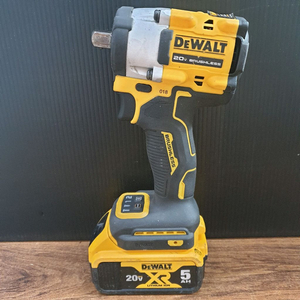 디월트 충전 임팩 렌치 DCF922 배터리포함
