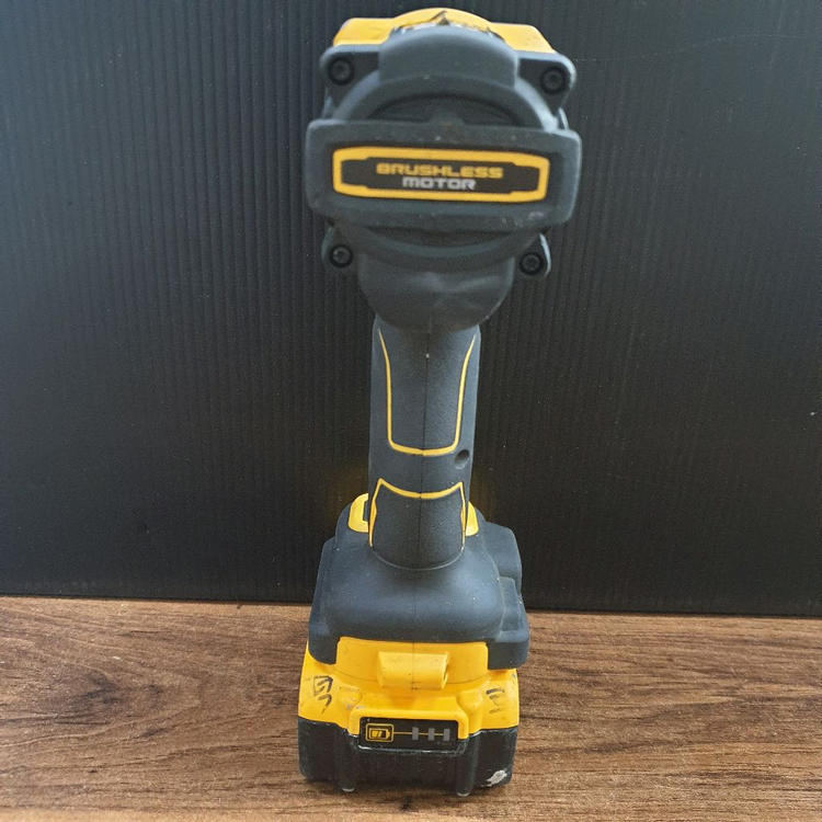 디월트 충전 임팩 렌치 DCF922 배터리포함--3