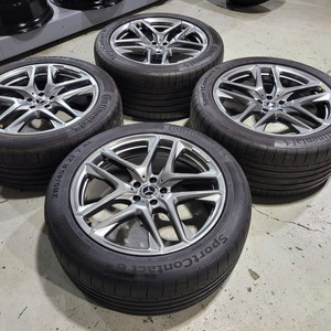 벤츠GLE 53AMG 21인치 순정품휠타이어 한대분 이미지