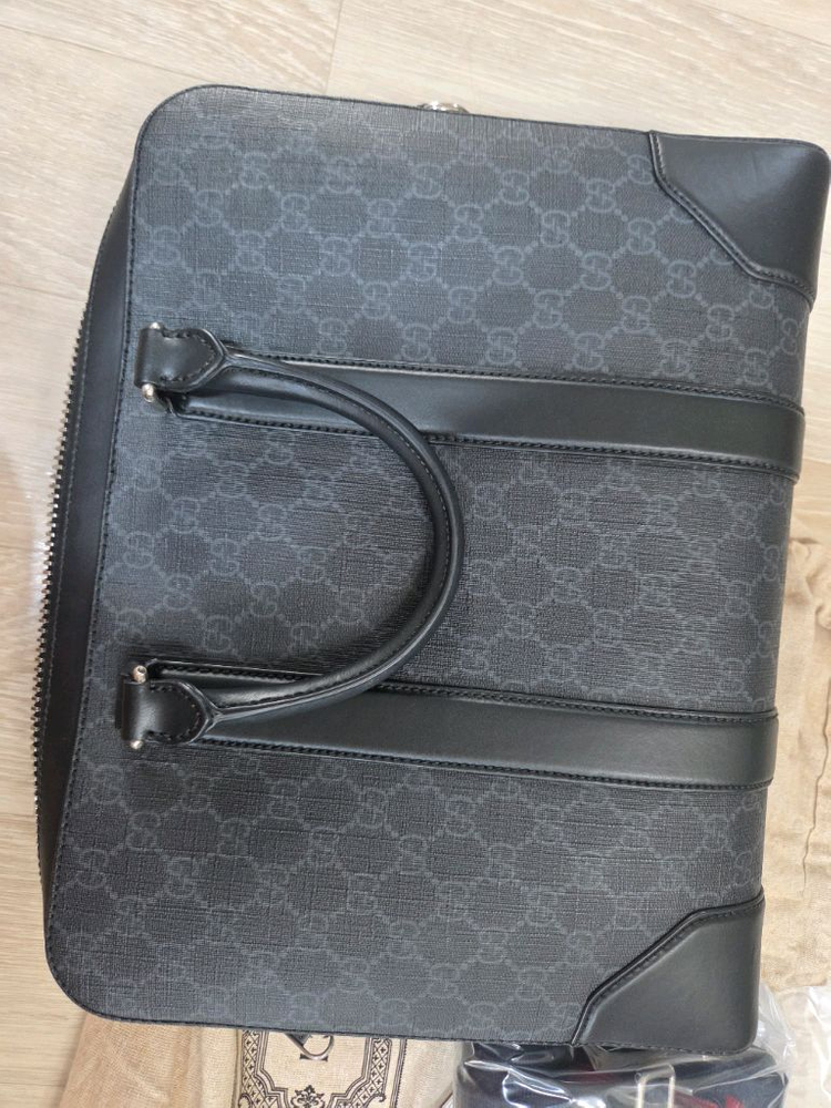 구찌슈프림서류가방 팔아여~--2