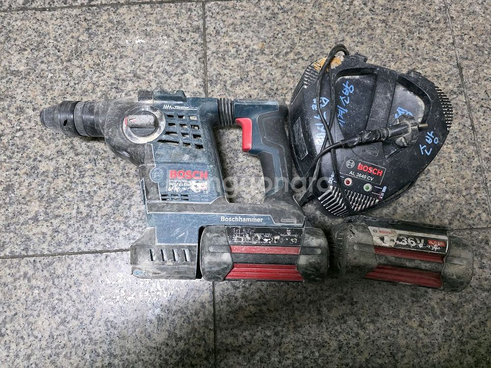 보쉬gbh 36v plus함마드릴팝니다--1