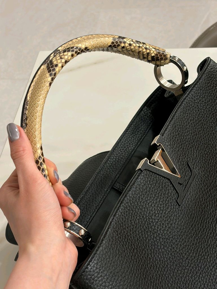 루이비통 카퓌신 파이톤MM--2