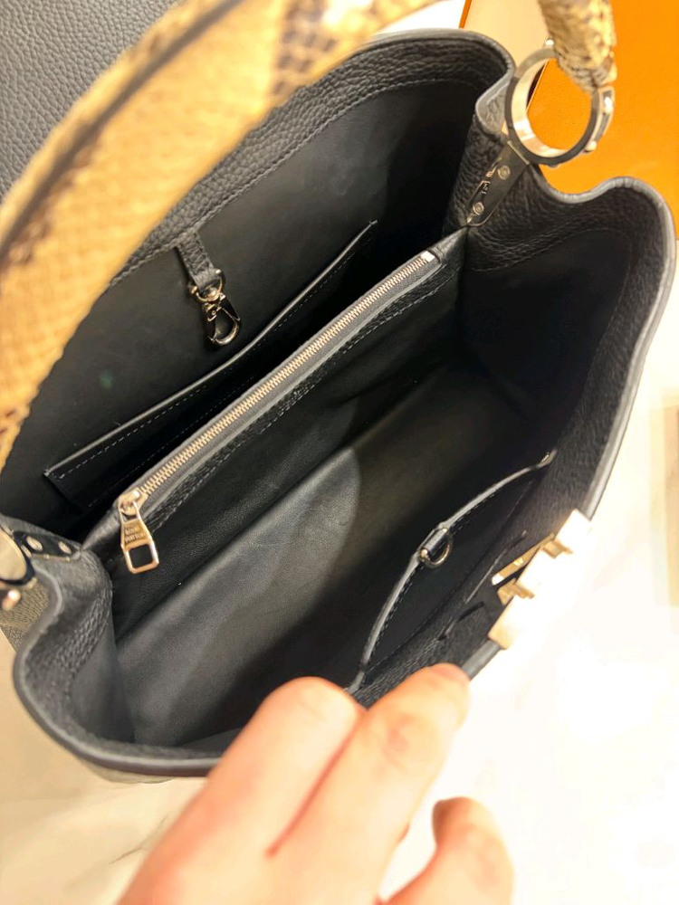 루이비통 카퓌신 파이톤MM--4