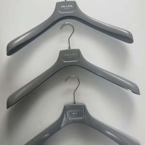 프라다 옷걸이 정품