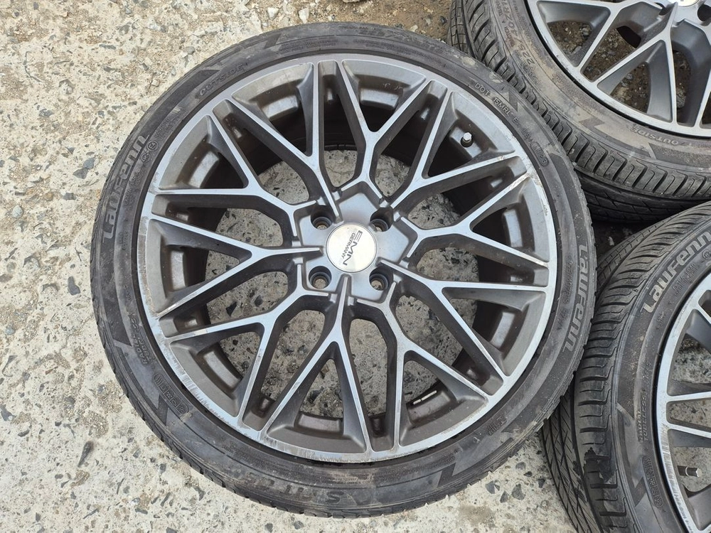 18인치 푸조308CC 볼보 PCD108 4홀 휠타이어 40만원 이미지
