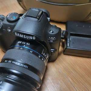 삼성 NX10 카메라와 18-55mm 렌즈