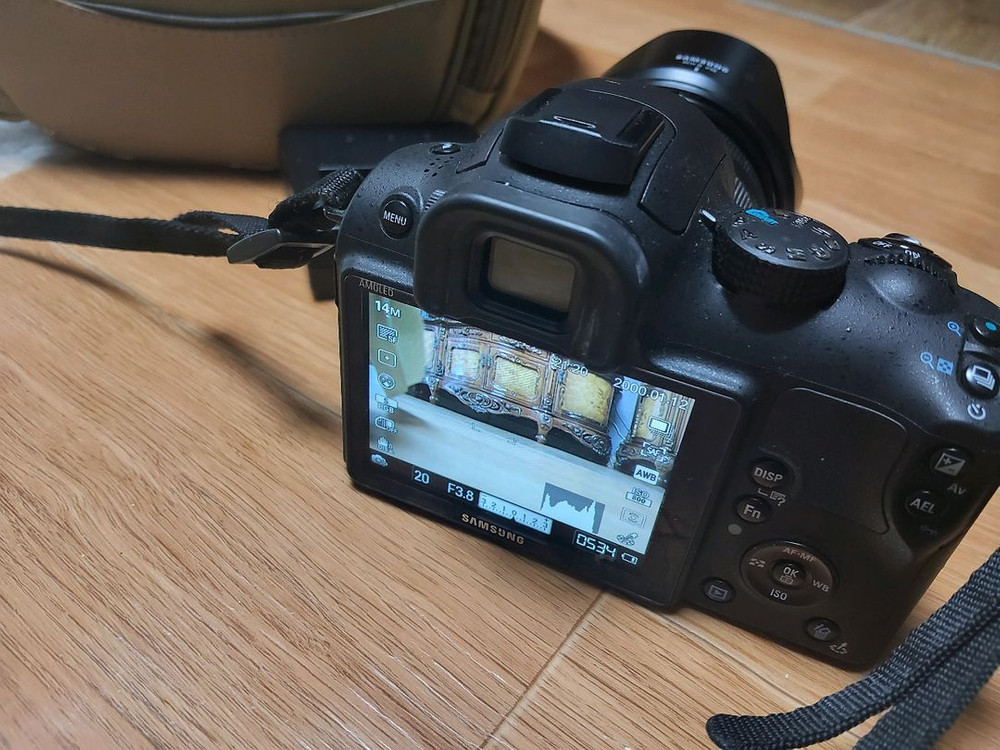 삼성 NX10 카메라와 18-55mm 렌즈--3