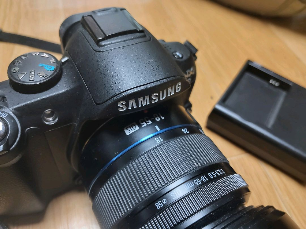 삼성 NX10 카메라와 18-55mm 렌즈--5