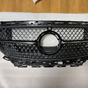 벤츠 W214 E300 AMG LINE 순정 발광그릴 2025년식 신품급 탈거