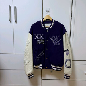 우영미 깃털 백로고 바시티 자켓48