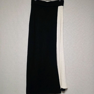 미샤 캐시미어 골지 리브 배색롱니트스커트