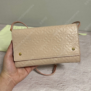 [풀구성] 버버리 TB 모노그램 레더 월렛 크로스백 핑크