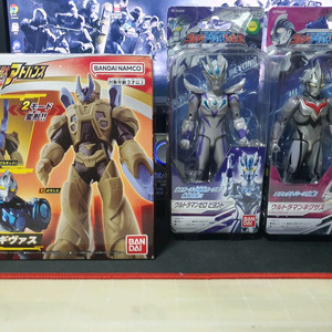 울트라맨 피규어들 일괄판매합니다