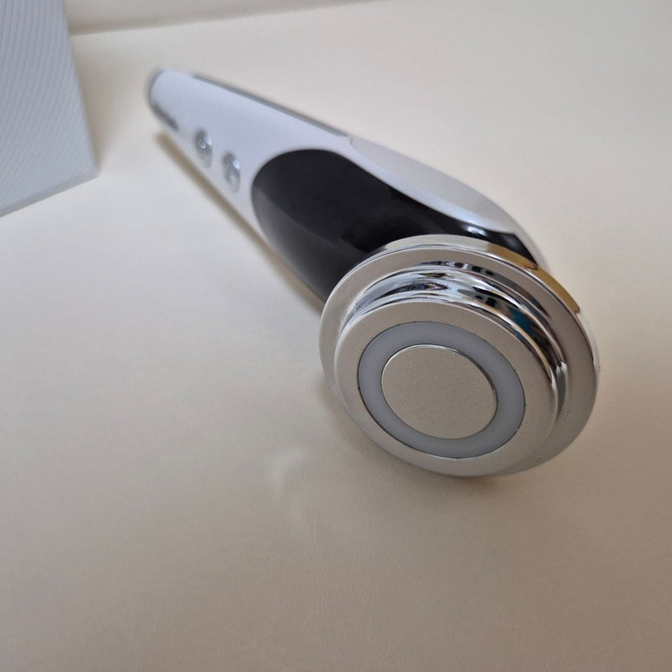 데이코드 갈바닉 피부 마사지 고주파 케어기기 디바이스 스킨케어 이미지