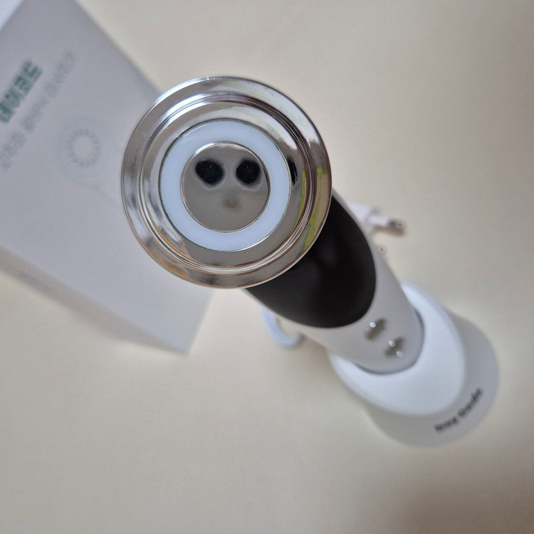 데이코드 갈바닉 피부 마사지 고주파 케어기기 디바이스 스킨케어 이미지