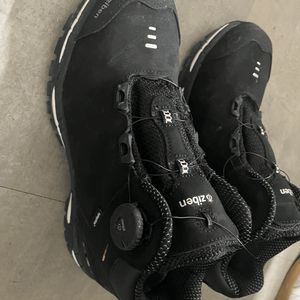 지벤 232 1회착용 후 판매 박스랑 다 있습니다.