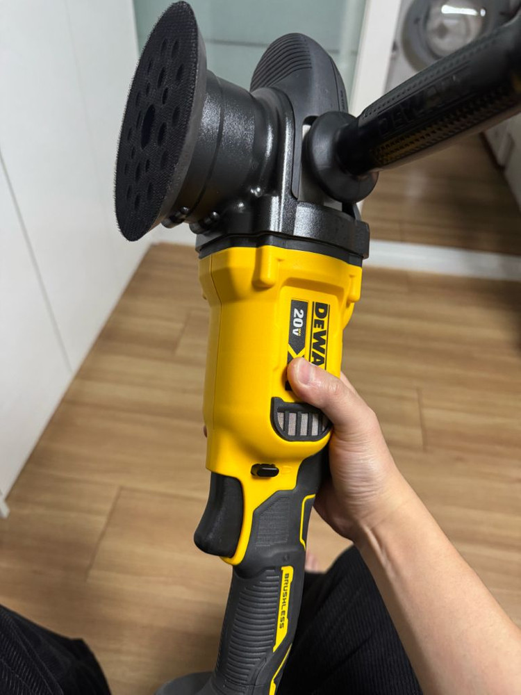 디월트 광택기 dcm848 베어툴 + 패드 3종--1