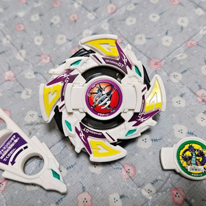 탑블레이드(베이블레이드) 타카라제 퍼플옐로우 색놀이칼라 스티커부착 드래곤GT 판매합니다.