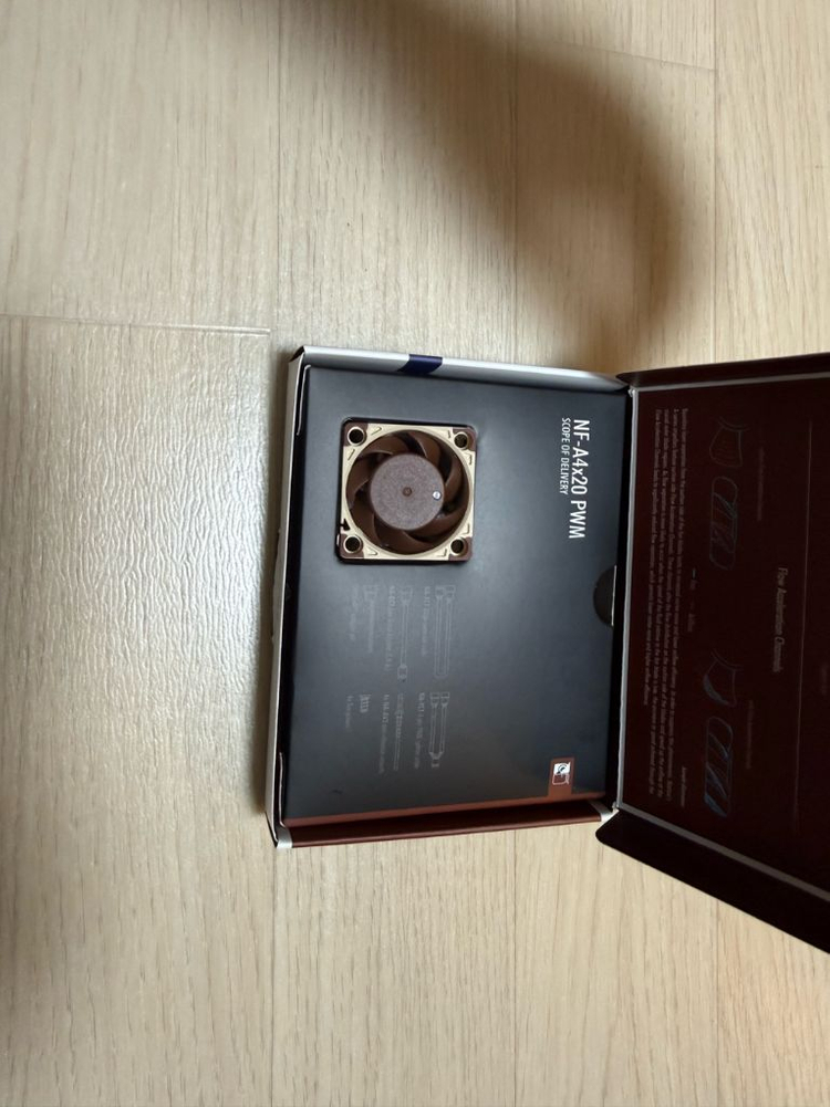 녹투아 a4 20mm 미니팬 판매합니다--1