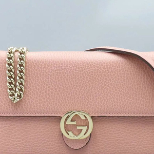 구찌 인터로킹 WOC 체인 숄더백 핑크(거의새것)