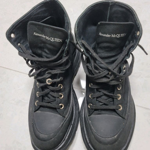 알렉산더맥퀸 트레드슬릭 하이탑 스니커즈 45표기 290사이즈