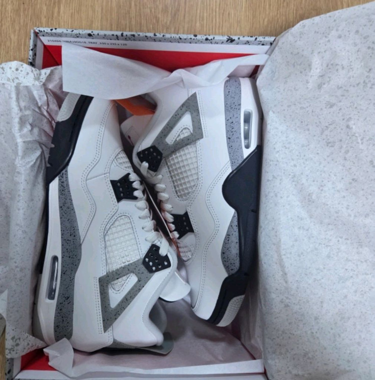 나이키 에어조던4 레트로 시멘트2025 새상품팜니다~ 이미지