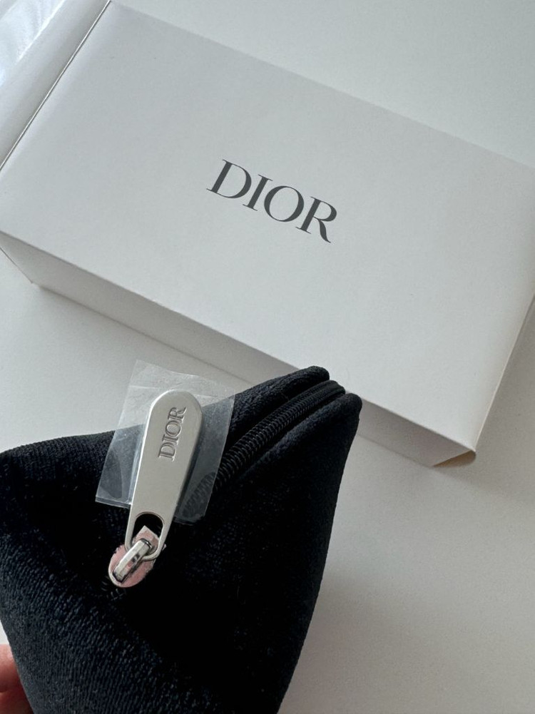 디올 뷰티 벨벳 파우치--2