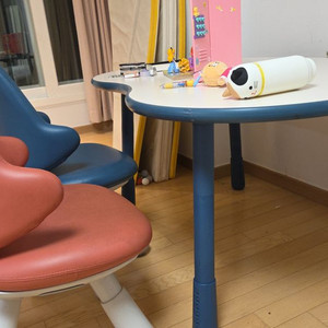 일룸 땅콩 테이블 & 윙키즈 의자 세트