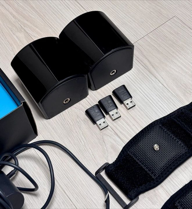 VIVE 3.0 트래커 3개 + 베이스스테이션 2.0 2개 일괄--4