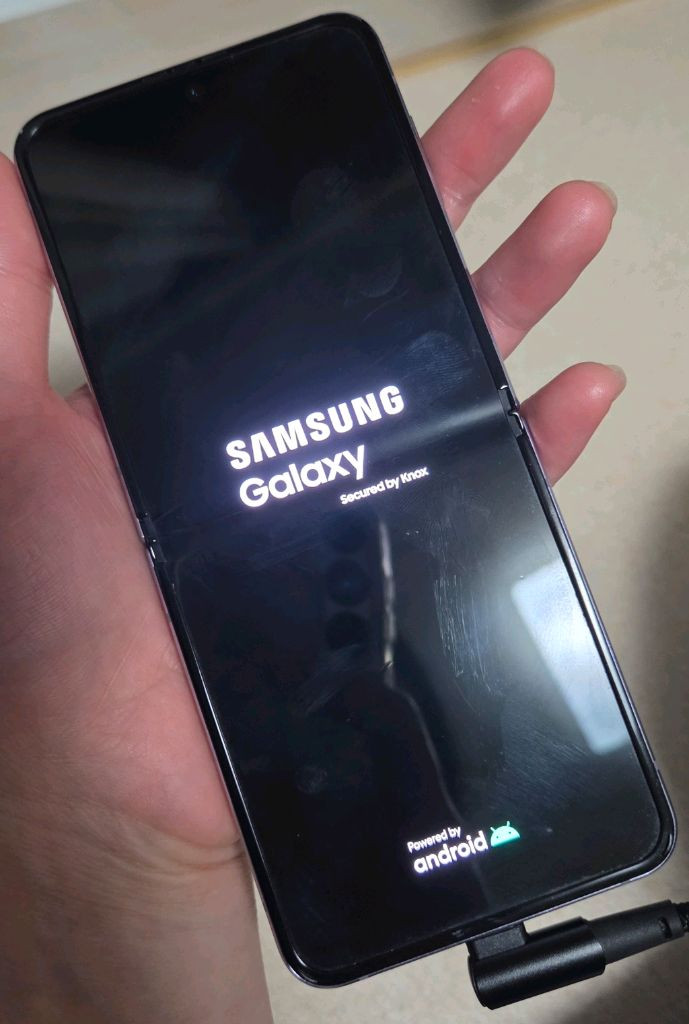 갤럭시 z플립4 256기가 부품용 팝니다--2